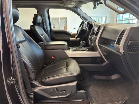 Used 2019 Ford F150 Lariat w/ Equipment Group 502A Luxury AWD/4WD image 16