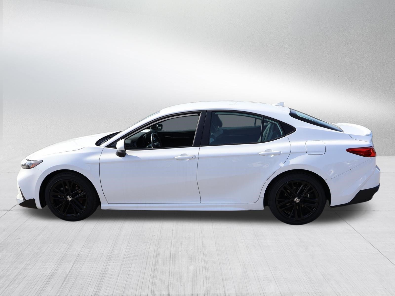 Used 2025 Toyota Camry SE FWD image 4
