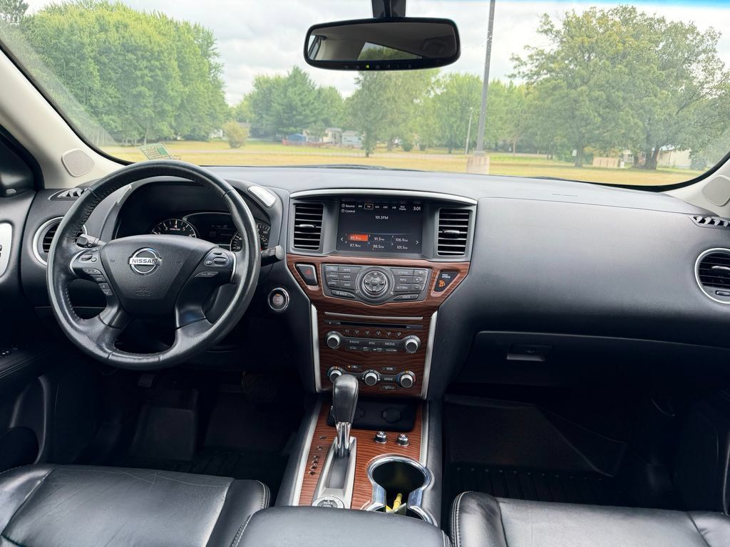 Used 2017 Nissan Pathfinder Platinum AWD/4WD image 10