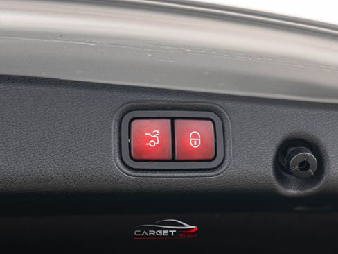 Used 2017 Mercedes-Benz E 300 4MATIC image 48