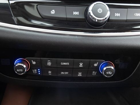 Used 2019 Buick Enclave Avenir w/ Avenir Technology Package AWD/4WD image 35
