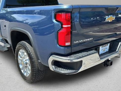 Used 2025 Chevrolet Silverado 2500 LTZ w/ LTZ Premium Package AWD/4WD image 37