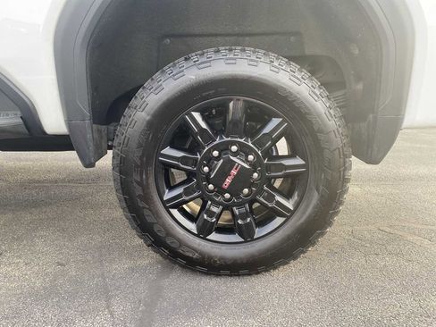 Used 2025 GMC Sierra 2500 SLT image 32