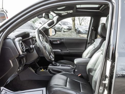 Used 2019 Toyota Tacoma TRD Sport image 22