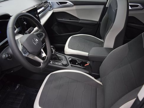 New 2025 Volkswagen Taos SE image 4