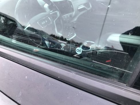 Used 2021 GMC Terrain SLT w/ Elevation Edition image 9