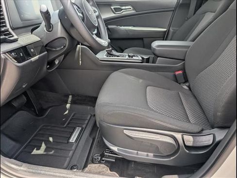 Used 2025 Kia Sportage LX AWD/4WD image 9