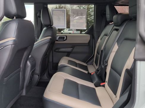 Used 2024 Ford Bronco Wildtrak image 13