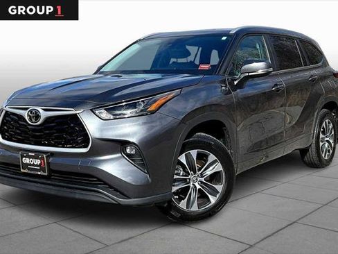 Certified 2025 Toyota Highlander XLE w/ Protection Package #3 (TMS) AWD/4WD image 1