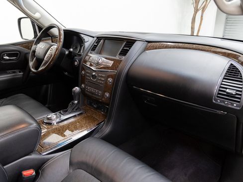 Used 2017 INFINITI QX80 4WD w/ Driver Assistance Package image 14