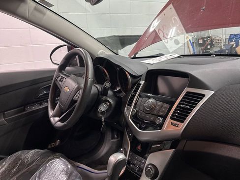 Used 2015 Chevrolet Cruze LT image 7