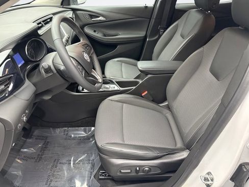 Used 2022 Buick Encore GX Select w/ Sport Touring Package image 11