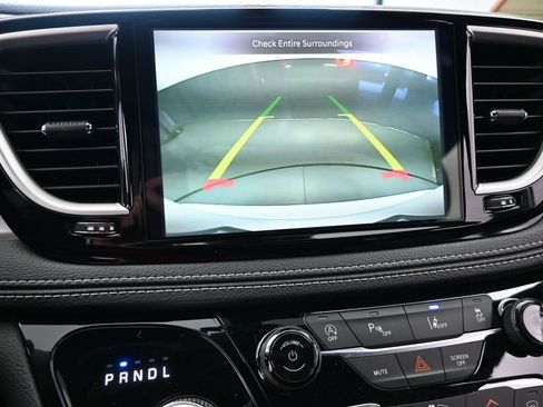 Used 2023 Chrysler Pacifica Touring-L w/ S Appearance Package image 19