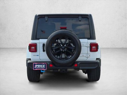 Used 2022 Jeep Wrangler Unlimited Sahara w/ Cold Weather Group AWD/4WD image 6