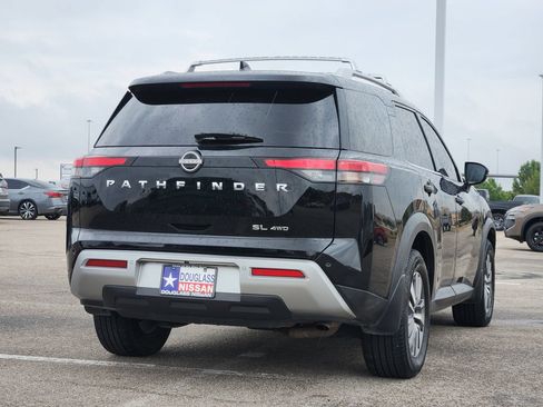 Used 2023 Nissan Pathfinder SL AWD/4WD image 3