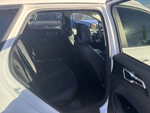 Used 2024 Kia Sportage EX image 8