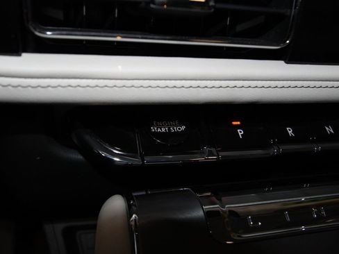 Used 2025 Lincoln Aviator AWD image 13