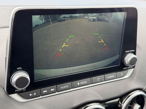 Used 2025 Nissan Sentra SV FWD image 18