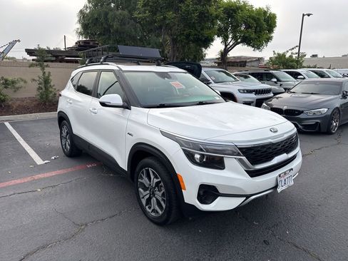 Used 2021 Kia Seltos EX image 4