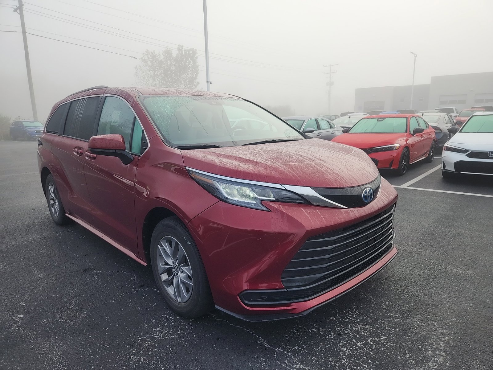 Used 2023 Toyota Sienna LE AWD/4WD image 8