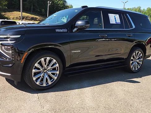 Used 2025 Chevrolet Tahoe High Country AWD/4WD image 3