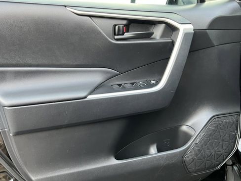 Used 2023 Toyota RAV4 LE image 12