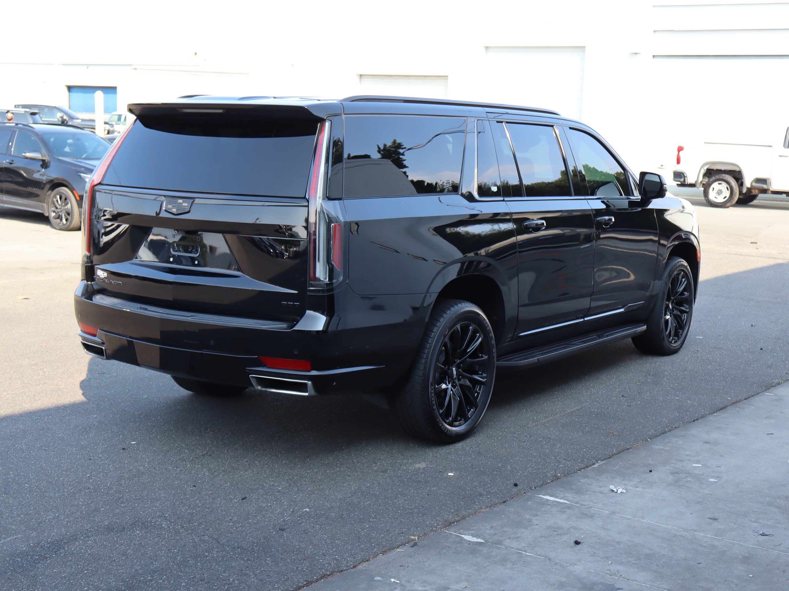 Used 2024 Cadillac Escalade ESV Premium Luxury AWD/4WD image 10