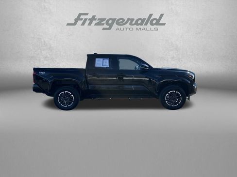 Used 2025 Toyota Tacoma TRD Sport w/ TRD Sport Upgrade Package image 9