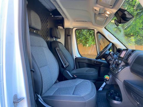 Used 2025 RAM ProMaster 2500 w/ U-Haul Equipment Group FWD image 34