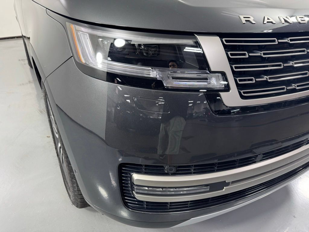 Used 2024 Land Rover Range Rover SE AWD/4WD image 3