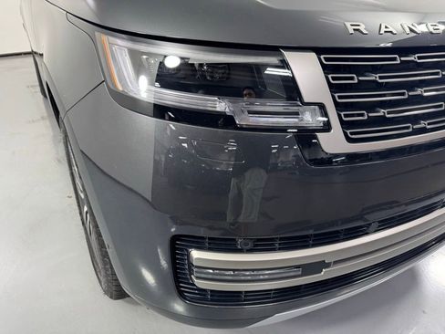Used 2024 Land Rover Range Rover SE AWD/4WD image 3