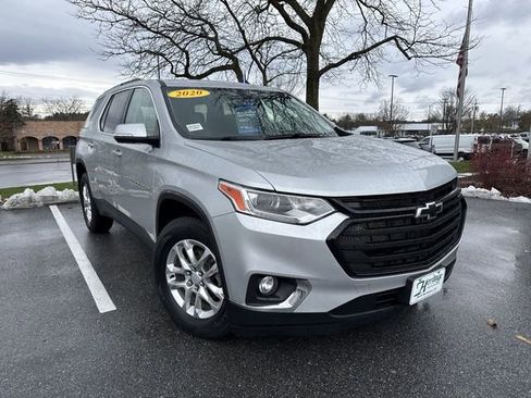 Used 2020 Chevrolet Traverse LT w/ LPO, Black Accent Package image 1
