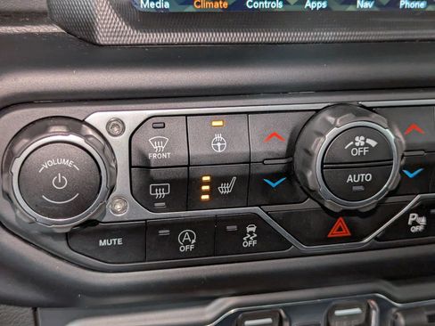 Used 2023 Jeep Gladiator Overland AWD/4WD image 18