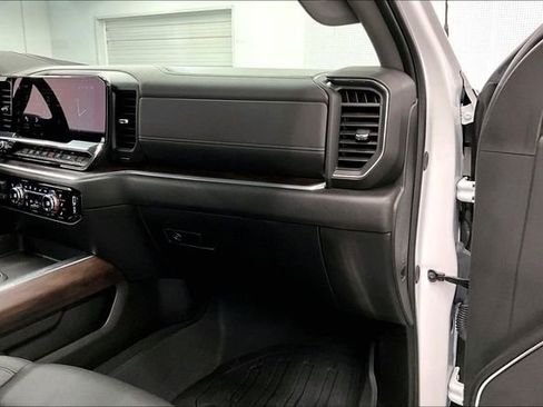 Used 2024 GMC Sierra 3500 SLT w/ SLT Premium Package image 19