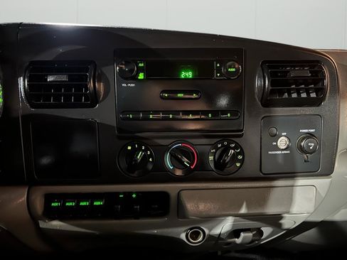 Used 2006 Ford F350 XLT image 39