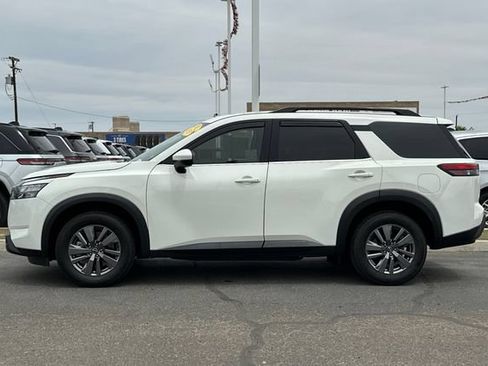 Used 2025 Nissan Pathfinder SV FWD image 10