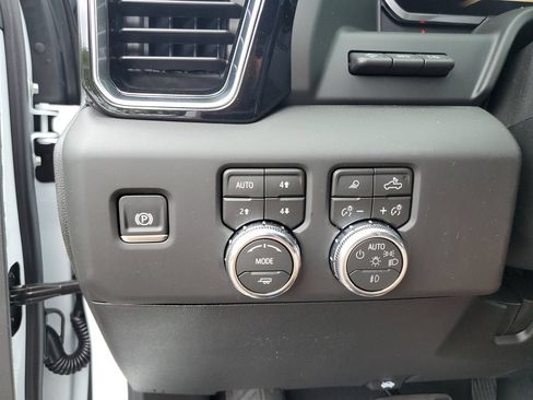 New 2026 GMC Sierra 3500 Denali Ultimate AWD/4WD image 31