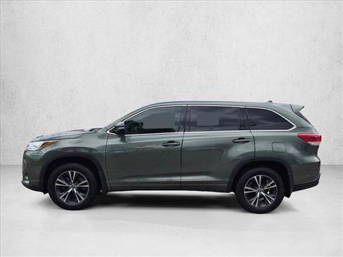 Used 2018 Toyota Highlander Plus FWD image 9