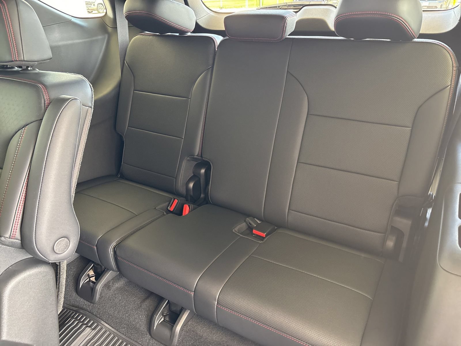 New 2026 Chevrolet Traverse RS w/ LPO, Floor Liner Package FWD image 18
