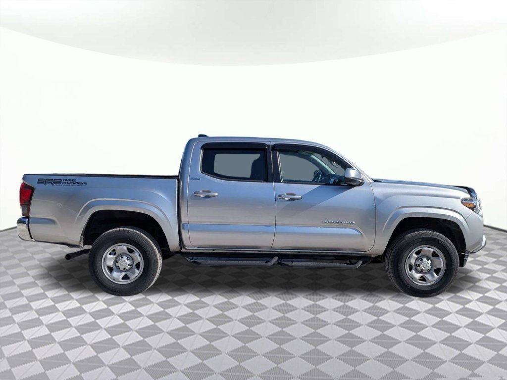 Used 2022 Toyota Tacoma SR5 RWD image 2