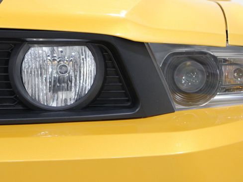 Used 2011 Ford Mustang GT RWD image 9