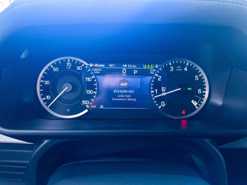 Used 2023 Land Rover Defender 110 S image 34