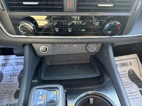 Used 2023 Nissan Rogue S image 22