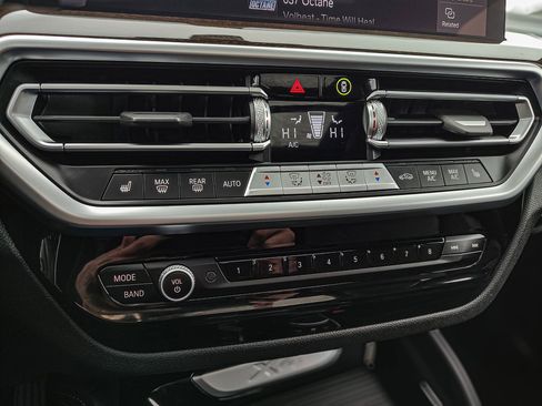 Used 2024 BMW X4 xDrive30i image 16