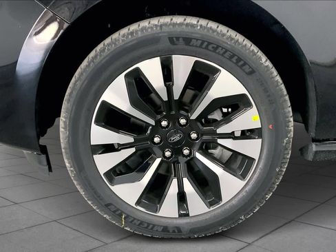 New 2025 Ford Expedition Platinum w/ Driver's Package AWD/4WD image 9