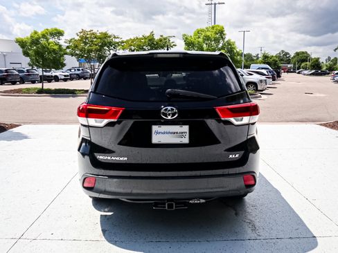 Used 2018 Toyota Highlander XLE FWD image 10