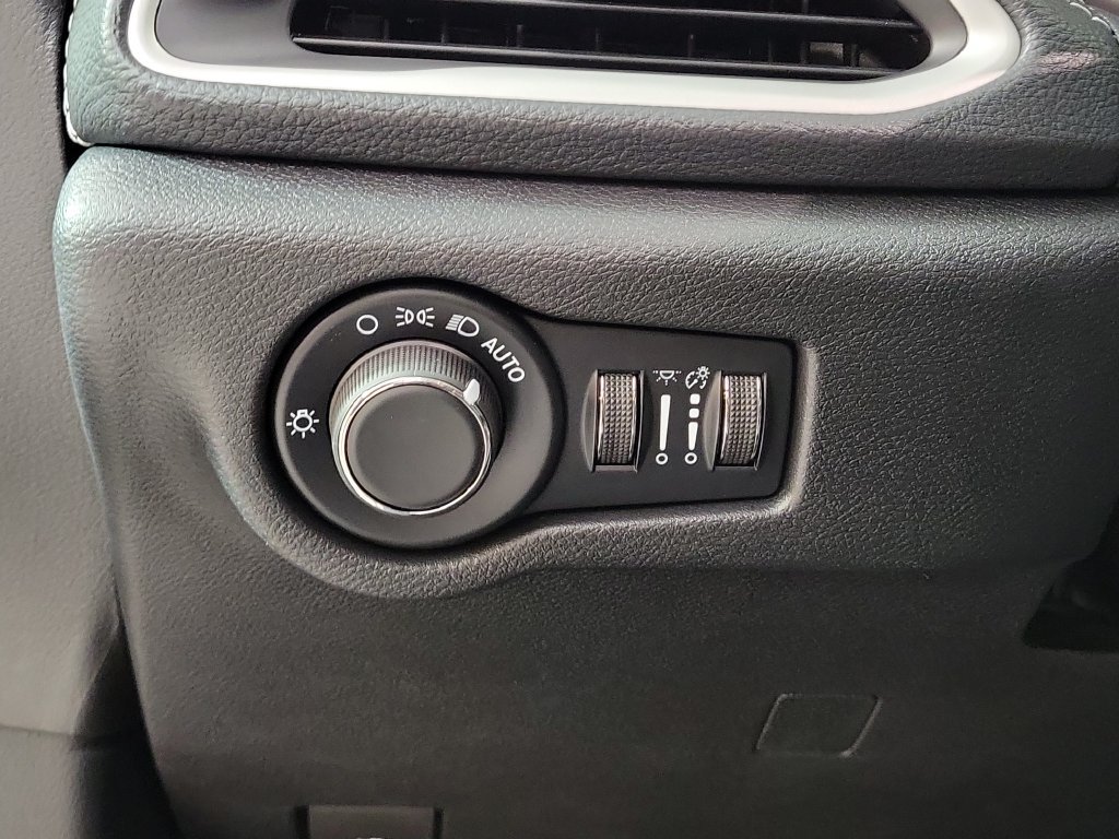 New 2027 Chrysler Pacifica Select FWD image 13