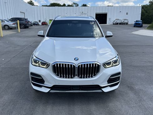 Used 2022 BMW X5 xDrive40i w/ Executive Package AWD/4WD image 3