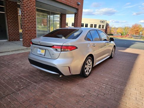 Used 2021 Toyota Corolla LE FWD image 6