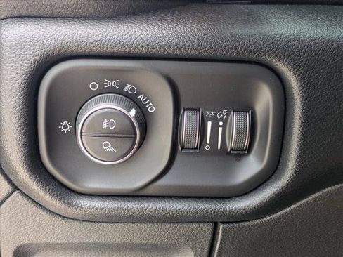 Used 2019 RAM 1500 Laramie RWD image 13